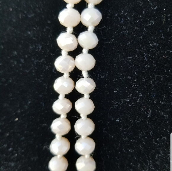 VINTAGE LONG LIGHT PINK FACETED GLASS BEAD NECKLACE - Picture 2 of 3